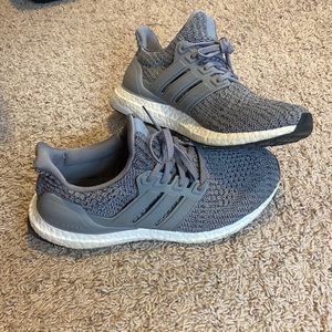 adidas Men's size 8/Women size 9 Ultraboost 4.0 DNA Running Shoe.